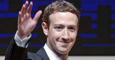 Mark Zuckerberg membuat sebuah jejaring sosial (Social Media) yang mendunia.