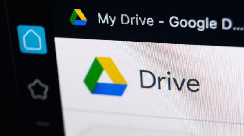 Dengan Google Drive, anda bisa menyimpan beberapa file anda dan menghapus file di harddisk untuk menghemat storage